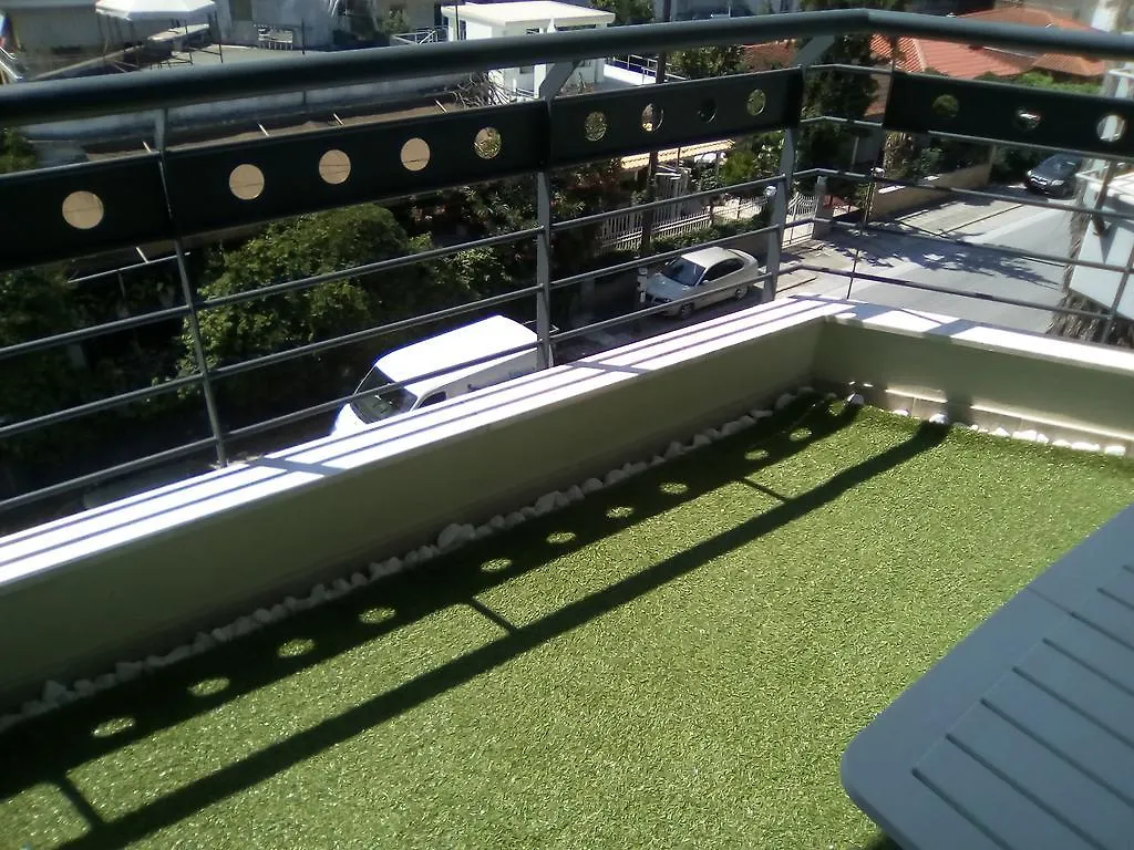 Peraía Sunny Apartments יוון
