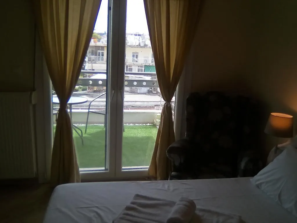 Peraía Sunny Apartments יוון