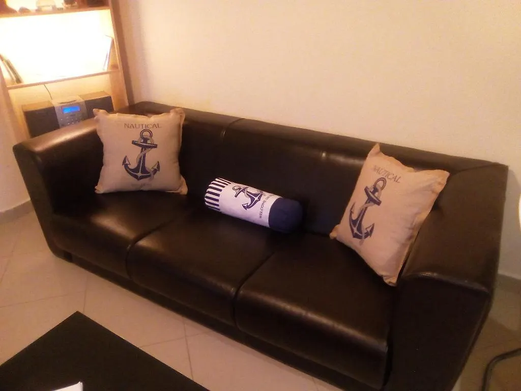 Peraía Sunny Apartments יוון