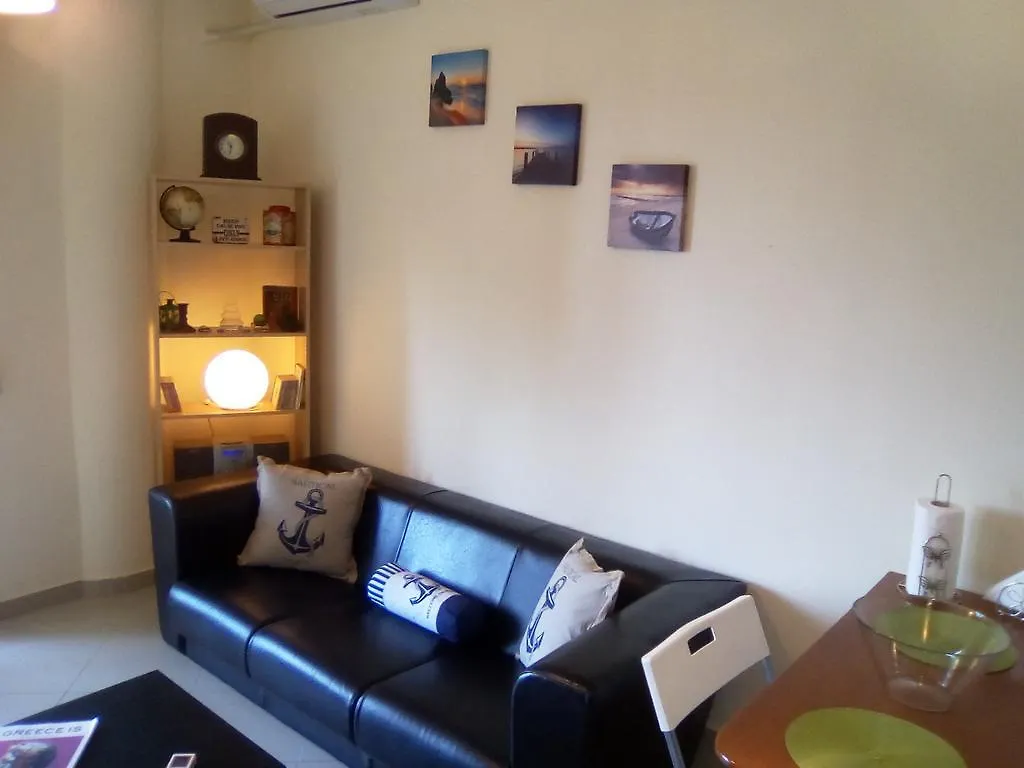 Peraía Sunny Apartments יוון